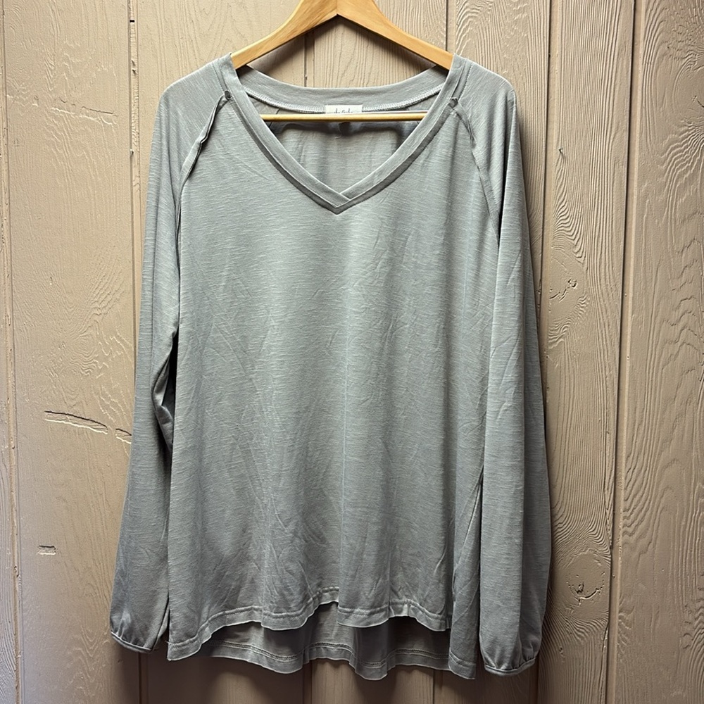 She & Sho Top - Picture 2 of 10